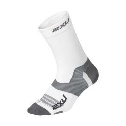 Skarpetki 2XU Vectr Light Cushion. Białe skarpetki sportowe 2XU, bez wzorów, z lycry. Za 99.55 zł.