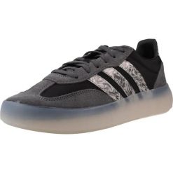 Buty ADIDAS BARREDA DECODE J Czarny. Czarne buty turystyczne Adidas, bez wzorów, z materiału, bez zapięcia, na fitness i siłownię. Za 267.50 zł.