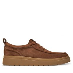 Półbuty Clarks. Brązowe eleganckie półbuty Clarks, bez wzorów, bez obcasa, bez zapięcia. Za 399.99 zł.