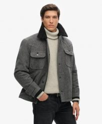 Superdry Kurtka Merchant Wool Chore w kolorze CHARCOAL HERRINGBONE. Szare kurtki Superdry, m, bez wzorów, z materiału, bez kaptura. Za 761.65 zł.