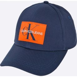 Calvin Klein Jeans - Czapka. Niebieskie czapki z daszkiem marki Calvin Klein Jeans, z bawełny. W wyprzedaży za 119.90 zł.