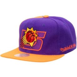 Czapka typu snapback Phoenix Suns Rear Script Deadstock HWC. Brązowe czapki z daszkiem Mitchell & Ness, bez wzorów. Za 206.50 zł.