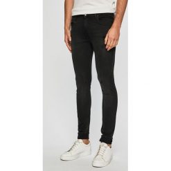 Guess Jeans - Jeansy Chris. Czarne jeansy Guess Jeans, m, z obniżonym stanem. Za 399.90 zł.