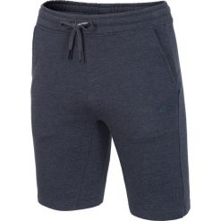 Spodenki dresowe męskie SKMD300 - denim melanż. Krótkie spodenki sportowe marki 4F. W wyprzedaży za 29.99 zł.