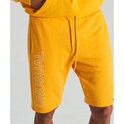 Dresowe szorty z nadrukiem - Pomarańczowy. Krótkie spodenki sportowe marki Cropp. Za 69.99 zł.