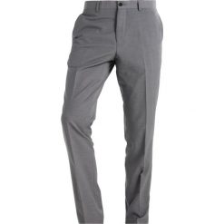 Casual Friday Spodnie garniturowe castle rock. Eleganckie spodnie marki Casual Friday. W wyprzedaży za 239.20 zł.