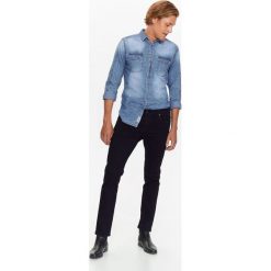 SPODNIE MĘSKIE JEANSOWE W KOLORZE GRANATU. Spodnie materiałowe TOP SECRET. W wyprzedaży za 39.99 zł.