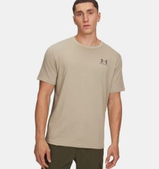 UNDER ARMOUR UA SPORTSTYLE LC SS Koszulka męska treningowa. Czarne t-shirty sportowe Under Armour, bez wzorów, z bawełny, bez ramiączek, na fitness i siłownię. Za 119.99 zł.