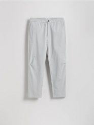 Spodnie joggery - jasnoszary. Szare joggery i bojówki Reserved, l, bez wzorów, z bawełny. Za 149.99 zł.