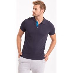 Koszulka polo męska TSM051AZ - GRANATOWY. Koszulki polo marki 4F. W wyprzedaży za 49.99 zł.