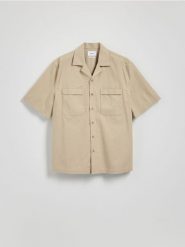 Koszula regular z dodatkiem lnu - beżowy. Brązowe koszule Reserved, l, bez wzorów, z bawełny, bez kołnierzyka, bez ramiączek. Za 129.99 zł.