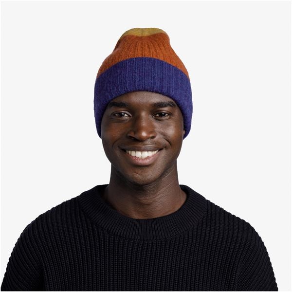 Czapka zimowa dla doroasłych BUFF Knitted Beanie. Fioletowe czapki zimowe Buff, bez wzorów. W wyprzedaży za 141.64 zł.