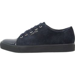 Calvin Klein NAPOLEON Sneakersy niskie midnight. Buty sportowe casual marki CALVIN KLEIN. Za 769.00 zł.