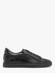 Czarne buty męskie typu trampki z ozdobnym zamkiem ROLAND. Czarne trampki Ryłko, m, bez wzorów, bez zapięcia. Za 479.99 zł.