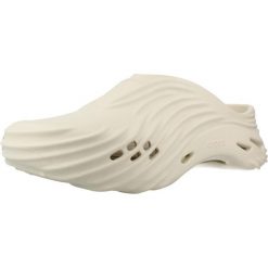 Sandały CROCS 210521C Beżowy. Brązowe sandały Crocs, z gumy, bez zapięcia. Za 364.99 zł.