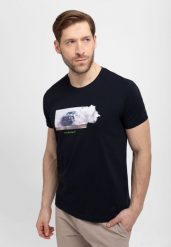 T-shirt z samochodem rajdowym T-DUST. Zielone t-shirty Volcano, l, bez wzorów, z bawełny, bez kołnierzyka, bez ramiączek. Za 59.99 zł.