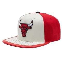 Czapka Z Daszkiem Ness NBA Day One Chicago Bulls Snapback. Białe czapki z daszkiem Mitchell & Ness, bez wzorów, z tkaniny. Za 260.99 zł.