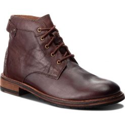 Kozaki CLARKS - Clarkdale Bud 261277757 Mahogany Leather. Kozaki marki Clarks. W wyprzedaży za 349.00 zł.