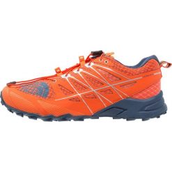 The North Face ULTRA MT II Obuwie do biegania Szlak scarlet ibis/shady blue. Buty do biegania marki The North Face. W wyprzedaży za 439.20 zł.