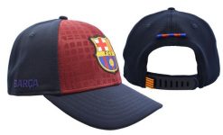 Czapka z daszkiem FC Barcelona - oficjalna licencjonowana. Niebieskie czapki z daszkiem FC Barcelona, bez wzorów, z poliesteru. Za 97.90 zł.