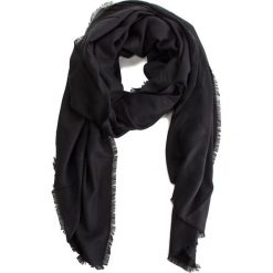Szal GUESS - AW8027 POL03 BLA. Szaliki marki Guess. Za 189.00 zł.