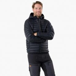 Kurtka outdoor Turystyka Męska Swedemount Lofoten Hood Jacket oddychająca. Czarne kurtki SWEDEMOUNT, m, bez wzorów, z puchu, bez kaptura. Za 499.99 zł.