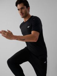 4F Koszulka do biegania szybkoschnąca męska - czarna M. Czarne t-shirty 4F, l, bez wzorów, bez kołnierzyka, bez ramiączek. Za 129.99 zł.