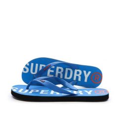 Superdry Klapki Core Essential z gumy – SURF BLUE. Niebieskie klapki Superdry, z gumy. Za 108.30 zł.