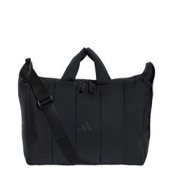 Torba Winterized typu tote. Czerwone torby na ramię Adidas, bez wzorów, z materiału, na ramię, pikowane, bez dodatków. Za 199.00 zł.