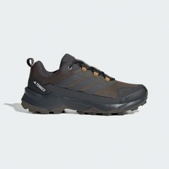 Buty turystyczne Terrex Skychaser AX5 GORE-TEX. Brązowe buty turystyczne Adidas, bez wzorów, z gore-texu, bez zapięcia, wspinaczkowe, gore-tex. Za 529.00 zł.