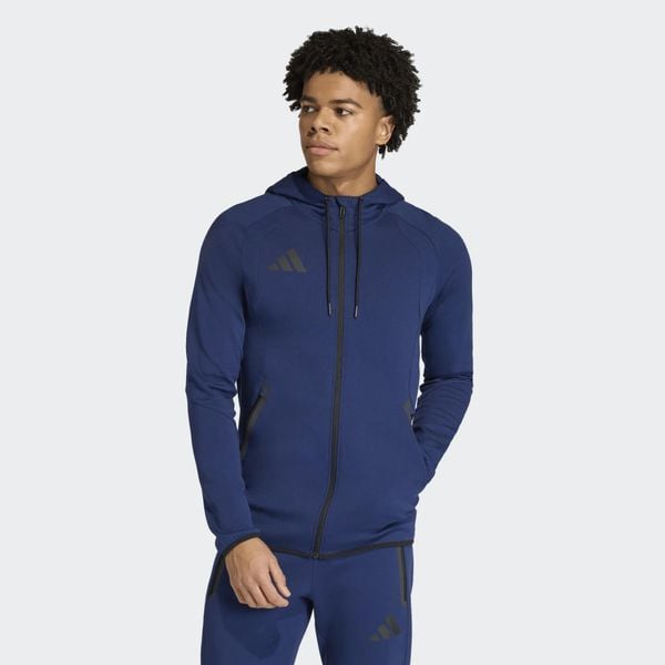 Bluza męska adidas Tiro 26 Travel Sweat Hoodie. Niebieskie bluzy Adidas, m, bez wzorów, z bawełny, z kapturem. Za 215.99 zł.