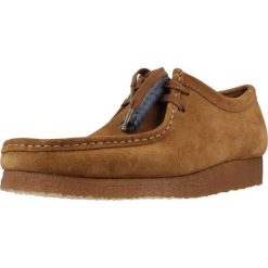Buty CLARKS WALLABEE Brązowy. Brązowe buty trekkingowe Clarks, bez wzorów, ze skóry, bez zapięcia. Za 558.99 zł.