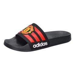 Sandały adilette Manchester United 2025/26. Czarne sandały Adidas, z materiału, bez zapięcia. Za 115.99 zł.