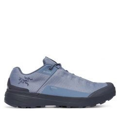 Trekkingi Arc'teryx. Szare buty trekkingowe Arc'teryx, bez wzorów, z gore-texu, bez zapięcia. Za 849.99 zł.