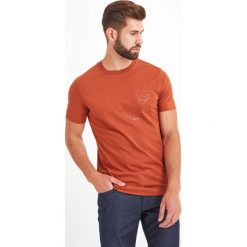 T-SHIRT EMPORIO ARMANI. T-shirty Emporio Armani, l, bez wzorów, bez kołnierzyka, bez ramiączek. W wyprzedaży za 148.17 zł.