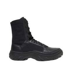 Buty turystyczne Oakley Field Assault Czarny. Czarne buty turystyczne Oakley, bez wzorów, z nylonu, bez zapięcia, trekkingowe. Za 728.30 zł.