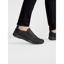 Półbuty ECCO. Czarne eleganckie półbuty ecco, bez wzorów, bez obcasa, bez zapięcia. Za 512.99 zł.