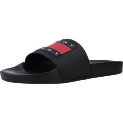 Klapki Tommy Jeans Model Pool Slide Ess Kolor Czarny. Czarne klapki Tommy Hilfiger, z gumy. W wyprzedaży za 161.70 zł.