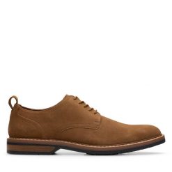 Półbuty Clarks. Brązowe eleganckie półbuty Clarks, bez wzorów, bez obcasa, bez zapięcia. Za 479.99 zł.
