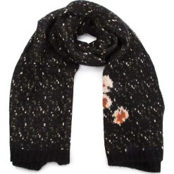 Szal TWINSET - Sciarpa OA8T8F Jacq. Flori Nero 03146. Czarne szaliki Twinset, bez wzorów, z materiału. W wyprzedaży za 369.00 zł.