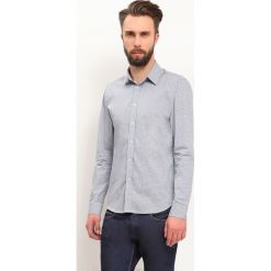 KOSZULA DŁUGI RĘKAW MĘSKA SLIM FIT. Koszule TOP SECRET. W wyprzedaży za 59.99 zł.