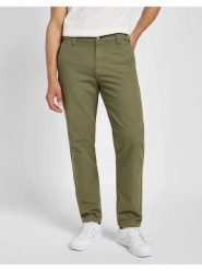 LEE MĘSKIE SPODNIE MATERIAŁOWE RELAXED WORKWEAR CHINO MERCANTIL GREEN 112355786 L78K008526. Zielone eleganckie spodnie Lee, l, z materiału. Za 229.99 zł.