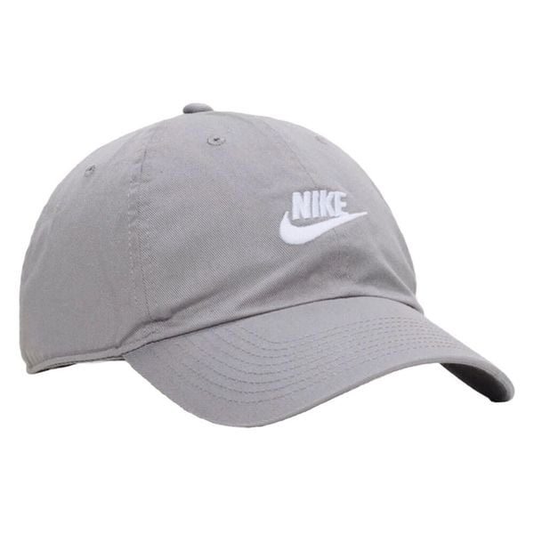 Czapka Z Daszkiem Z Logo Klubu. Szare czapki z daszkiem Nike, bez wzorów. Za 188.99 zł.