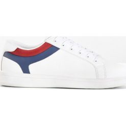 Sneakersy bonprix biało-niebieski indygo - czerwony. Buty sportowe casual marki bonprix. Za 79.99 zł.