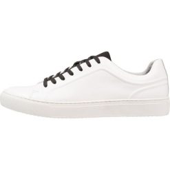 Kenneth Cole New York ELITE Sneakersy niskie white. Buty sportowe casual marki Kenneth Cole New York. W wyprzedaży za 447.30 zł.