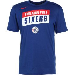 Nike Performance NBA PHILADELPHIA 76ERS TEE Artykuły klubowe rush blue. T-shirty Nike Performance. Za 129.00 zł.