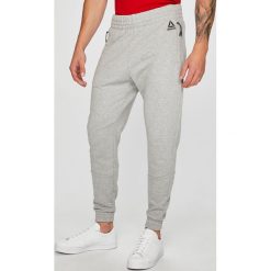 Reebok - Spodnie. Spodnie treningowe długie Reebok. W wyprzedaży za 199.90 zł.