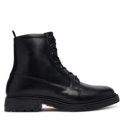Trzewiki Tommy Hilfiger. Czarne botki sznurowane Tommy Hilfiger, bez wzorów, bez obcasa, bez zapięcia. Za 749.99 zł.