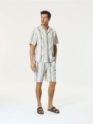 Koszula z haftowanym wzorem - złamana biel. Koszule Reserved, l, bez wzorów, z bawełny, bez kołnierzyka, bez ramiączek. Za 179.99 zł.