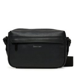 Saszetka Calvin Klein. Czarne saszetki i nerki CALVIN KLEIN, bez wzorów. Za 349.99 zł.